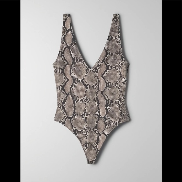 Aritzia babaton seamless v neck bodysuit - Picture 4 of 4